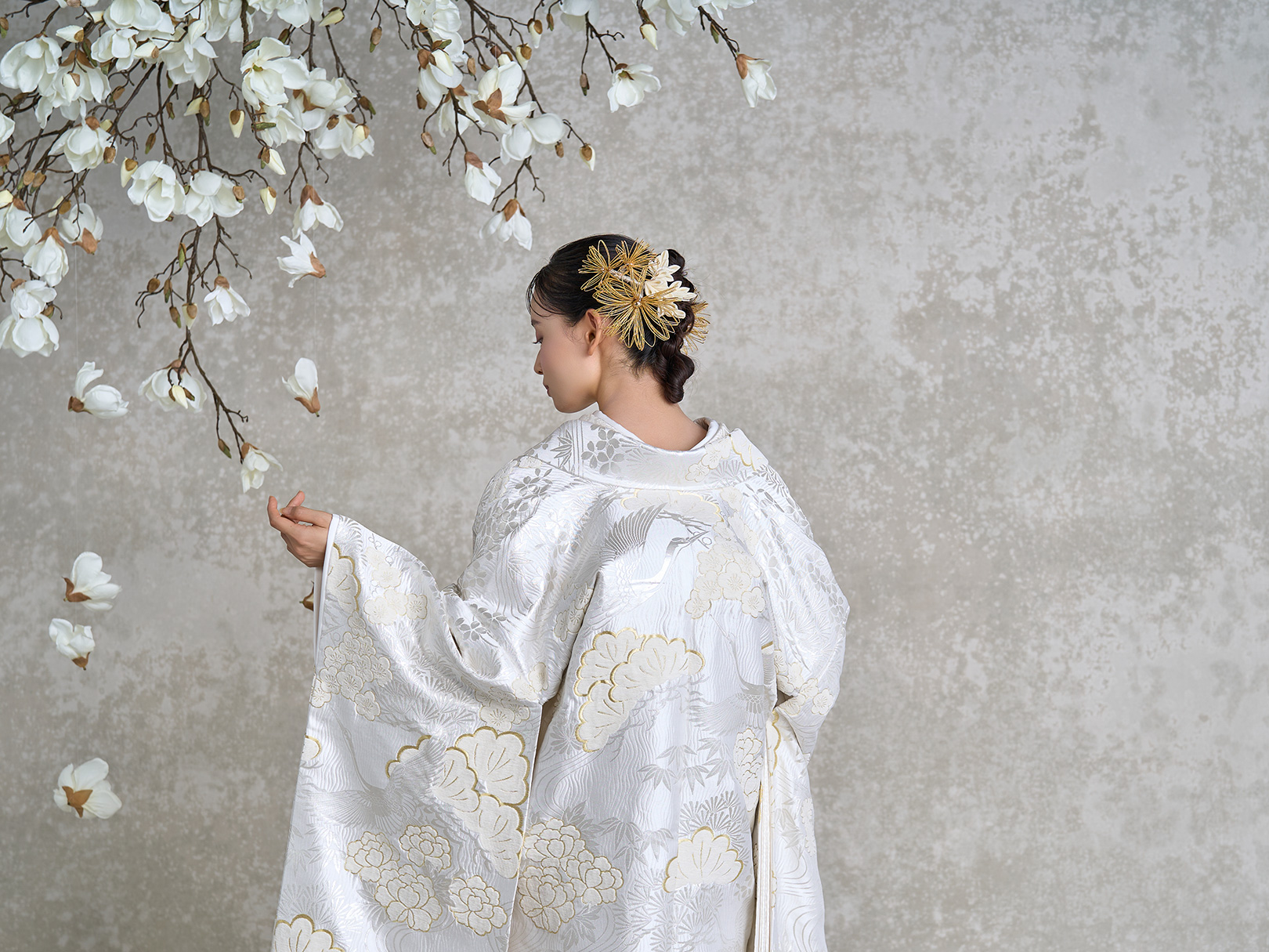 白無垢 流水松竹梅に鶴 - りゅうすいしょうちくばいにつる -