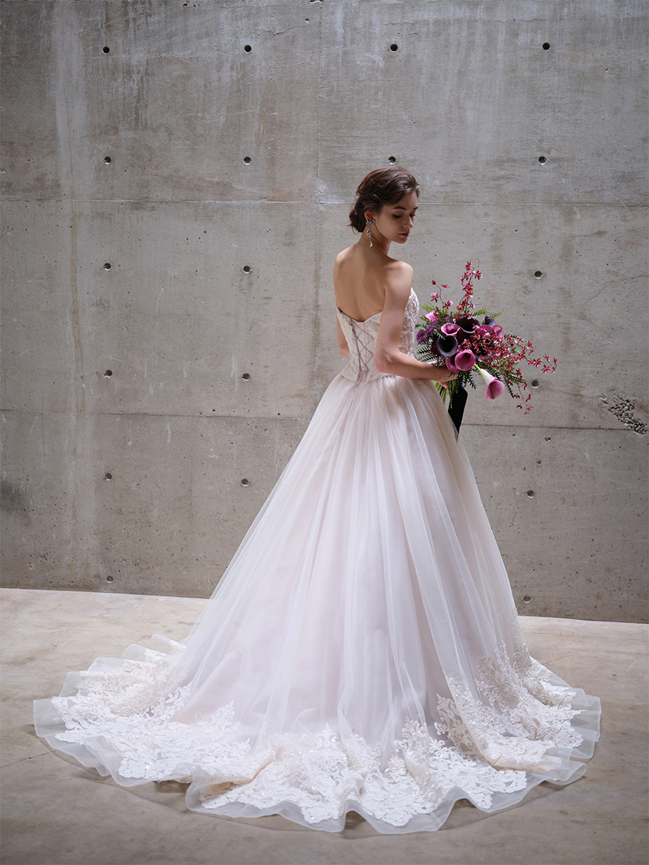 WEDDING DRESS / ウェディングドレス　Ref.2525