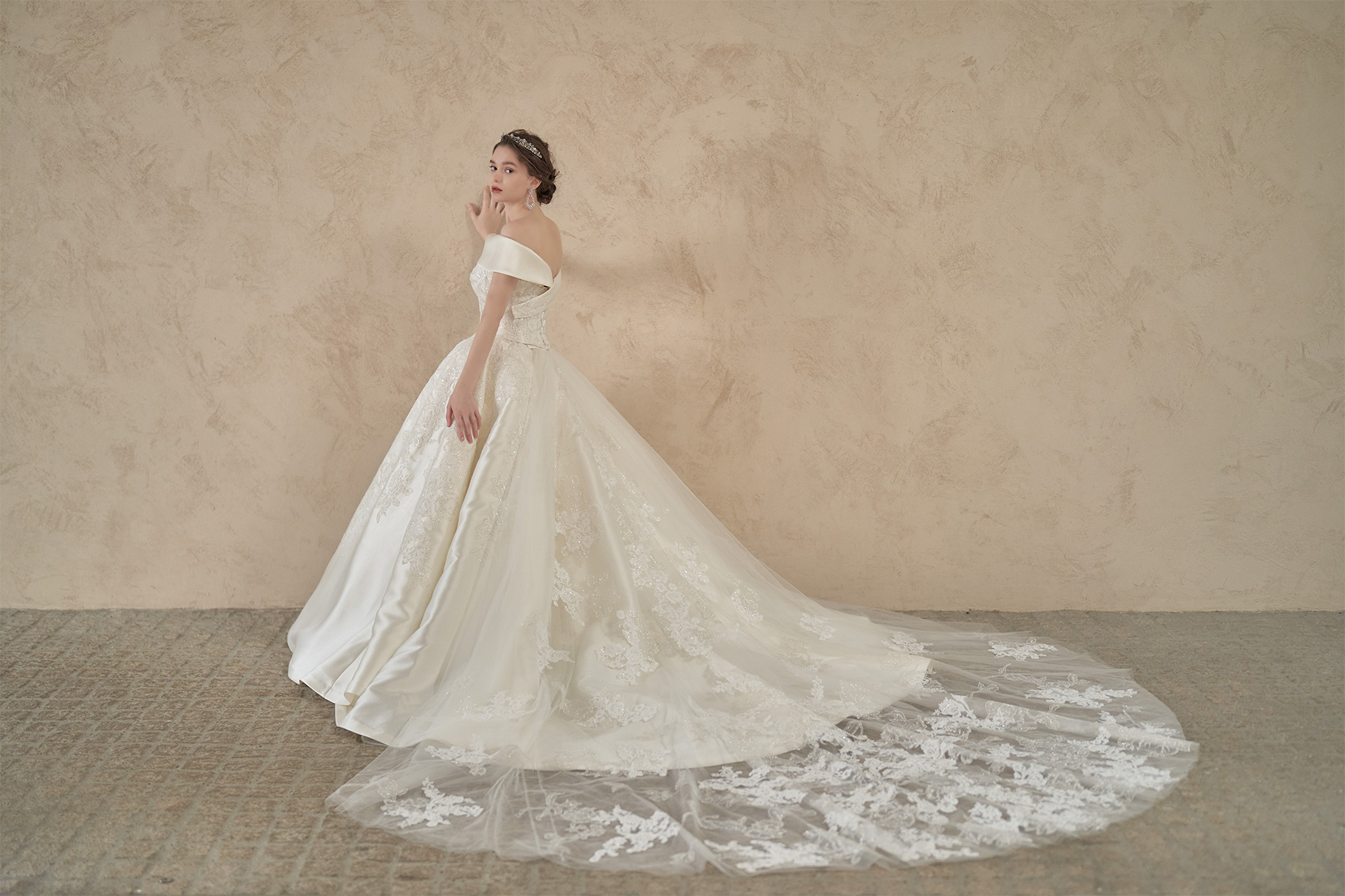 WEDDING DRESS / ウェディングドレス　Ref.3193