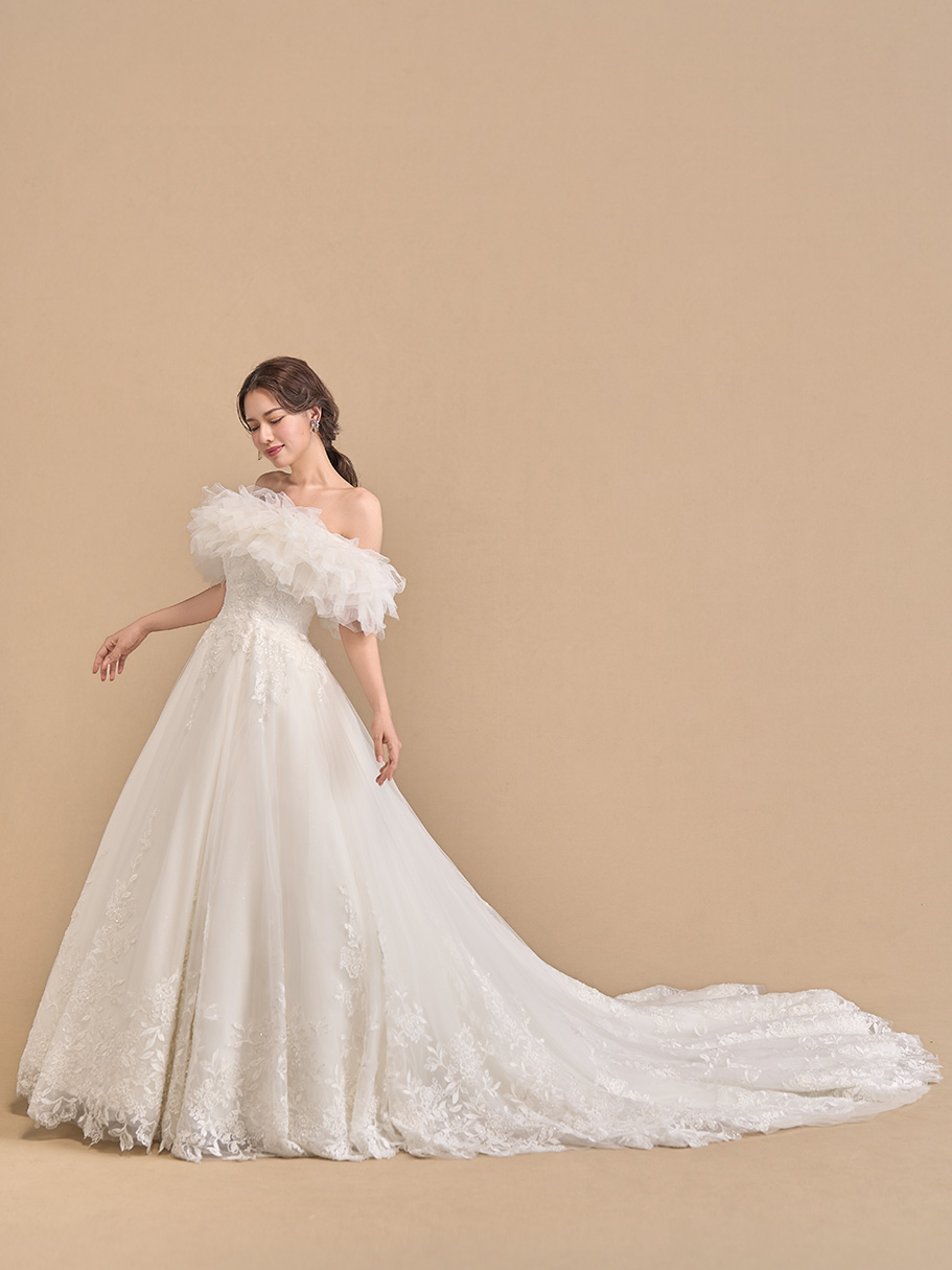 WEDDING DRESS(ウェディングドレス)Ref.3606