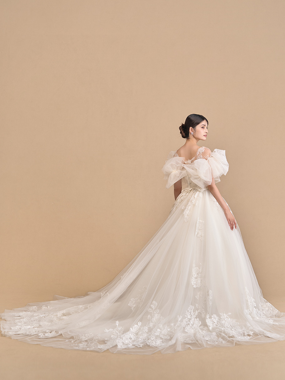 WEDDING DRESS(ウェディングドレス)Ref.3650