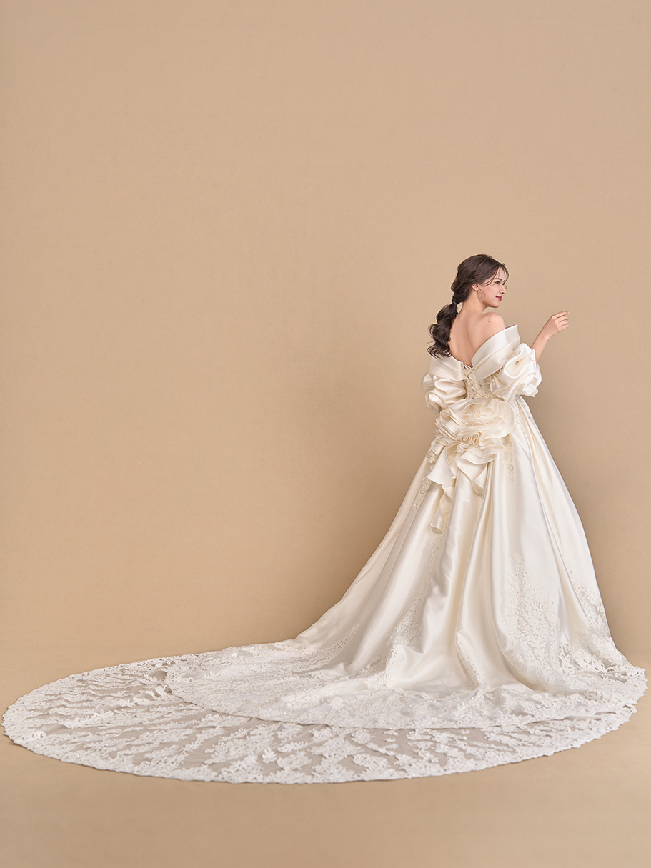 WEDDING DRESS(ウェディングドレス)Ref.3658