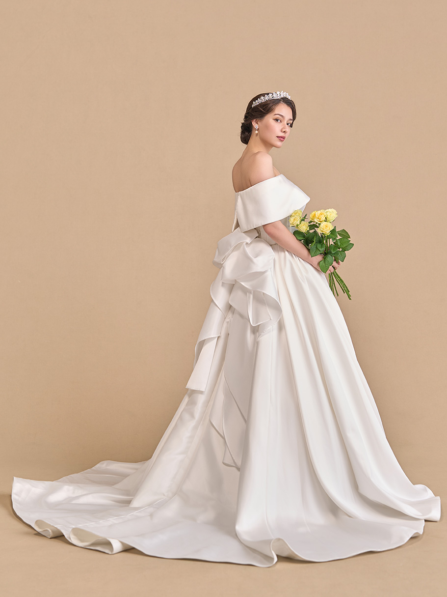 WEDDING DRESS(ウェディングドレス)Courtly - コートリー -